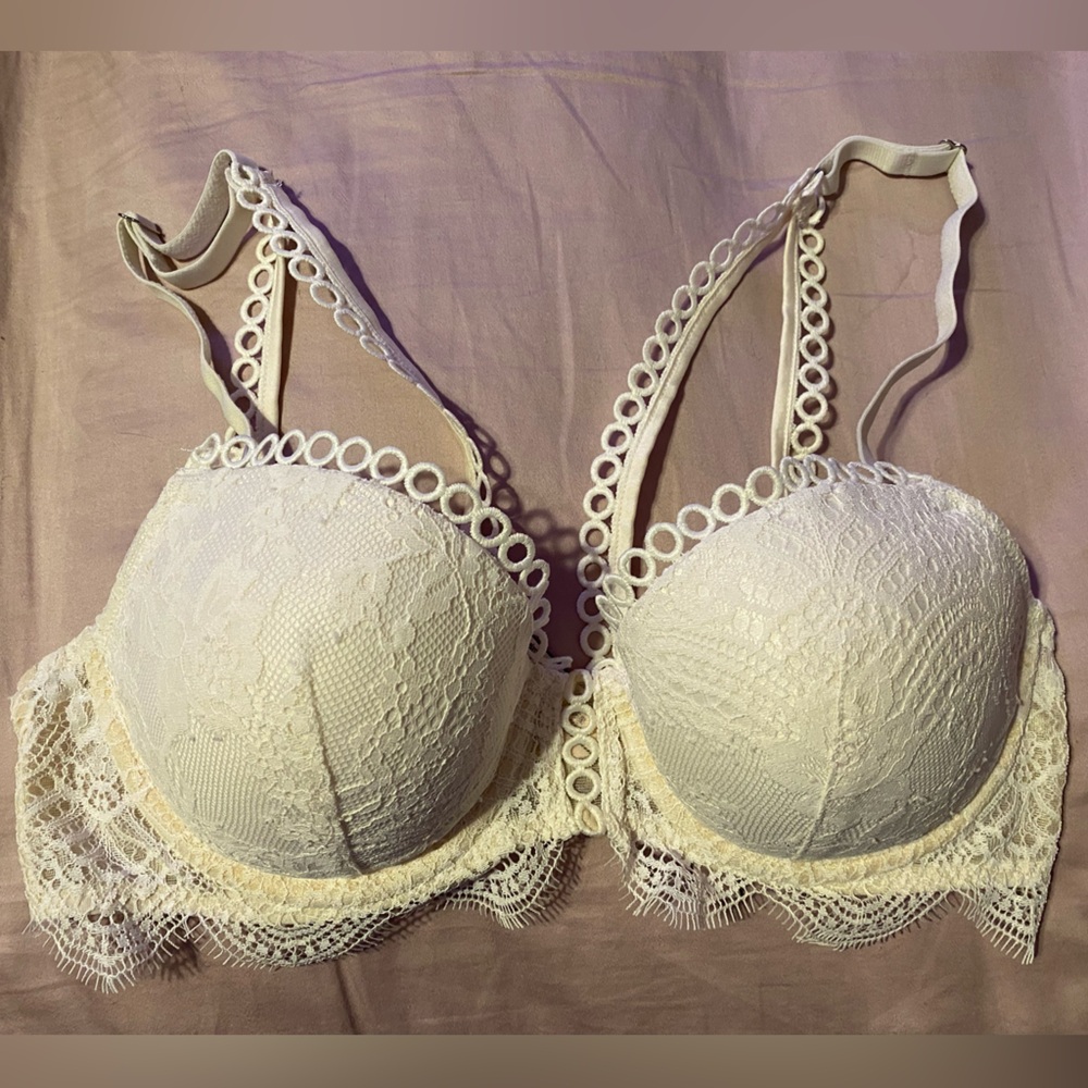 Victoria’s Secret Dream Angels Bra. Like new condition.